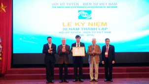 Celebrating 30 Years of Vietnam Electronics and Radio Association Celebrating 30 Years of Vietnam Electronics and Radio Association